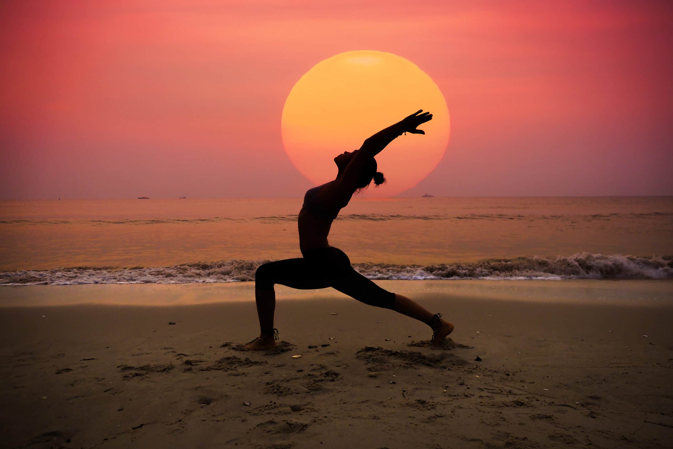 Cours de yoga sur la plage